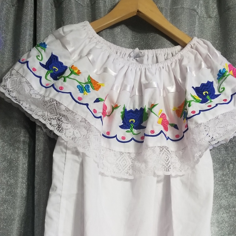 Embroidery design off the shoulder mexican top